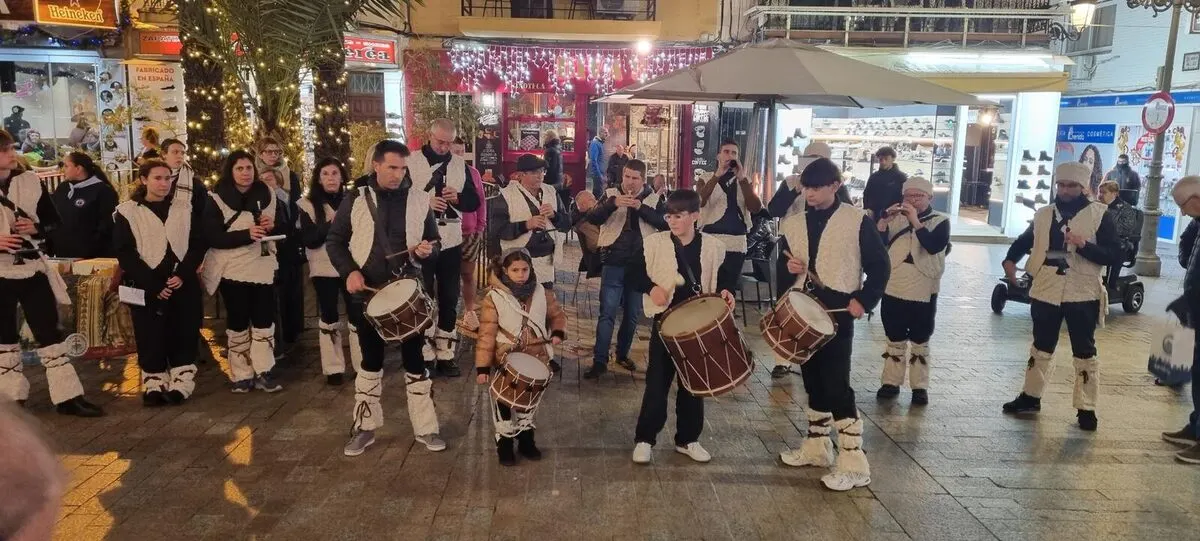 Tabaler en actuació - Xirimiters de la Marina