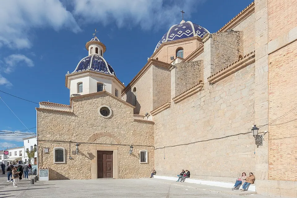 Església d'Altea amb les seues cúpules blaves - seu dels Xirimiters de la Marina
